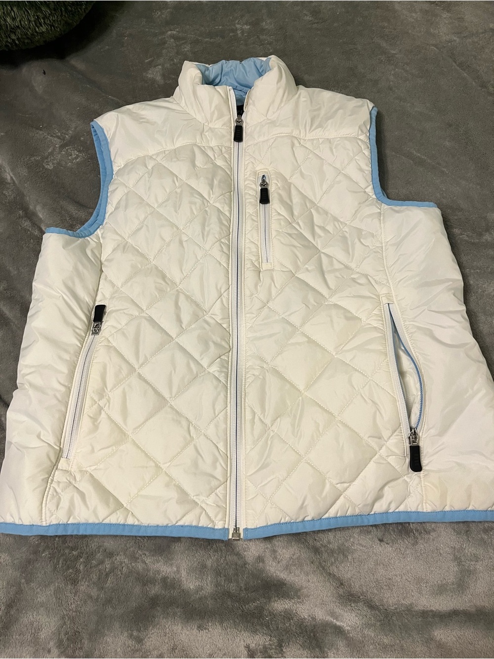 Lands’ End Women’s Quilted Puffer Vest White Blue Trim PrimaLoft Size Medium